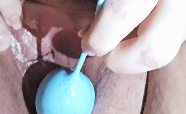 Zevk taşaklarıma fışkırtıyorum